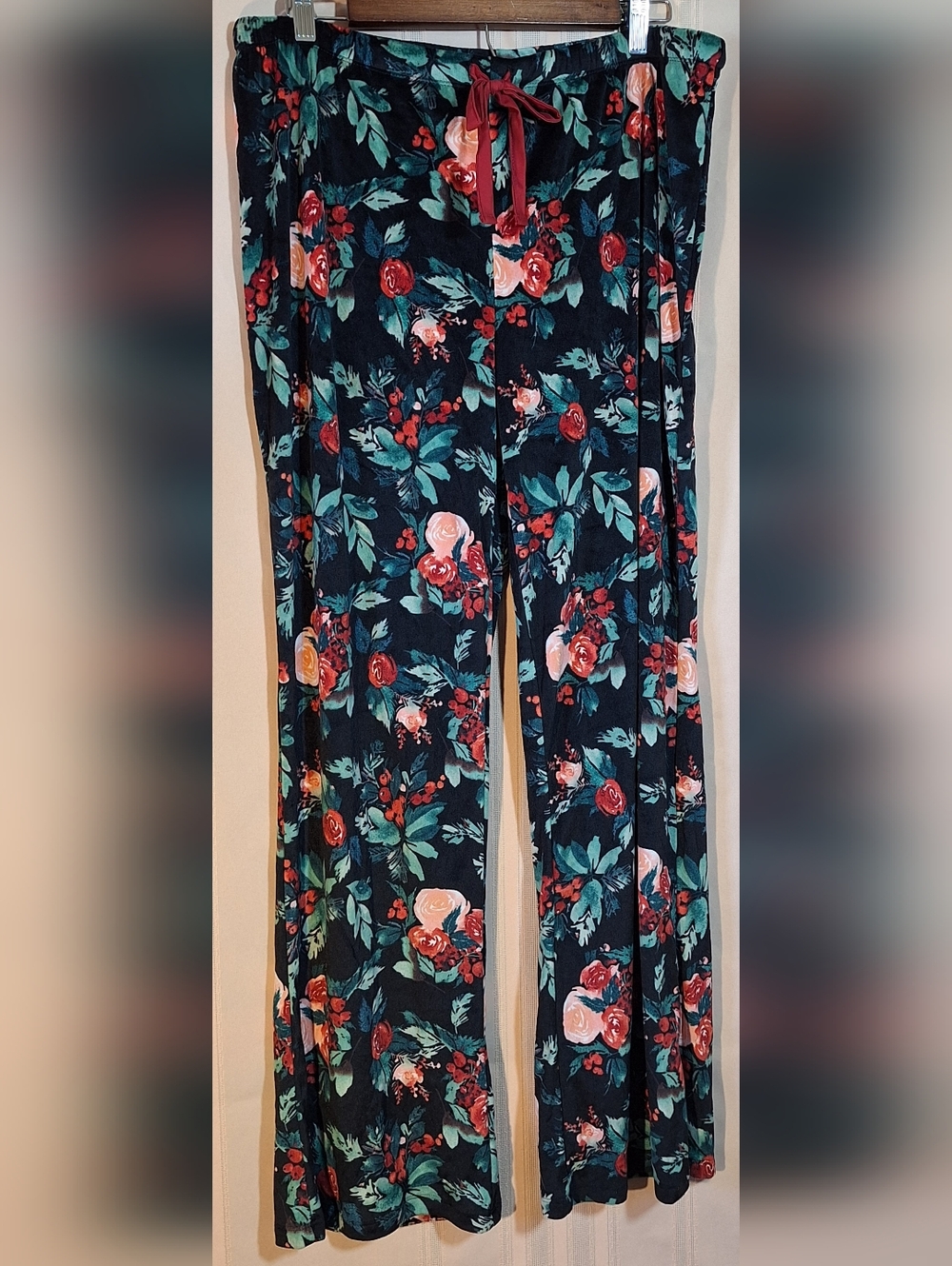 STARS ABOVE Floral Wide-Leg V Lounge Pants in Black with Red & Teal Floral Print